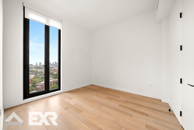 Building Photo - 329 Broadway