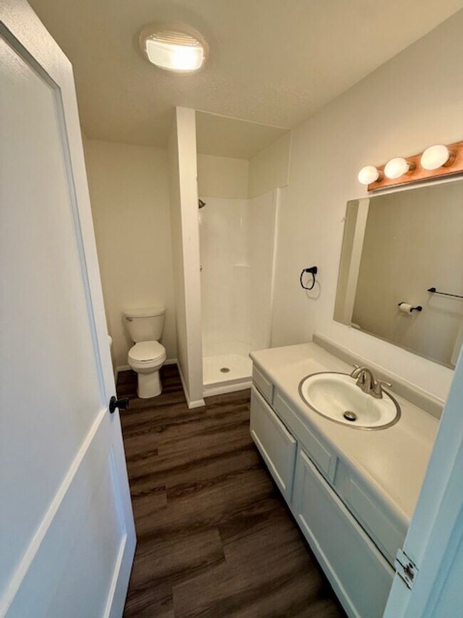 Building Photo - Newly Renovated 2-Bedroom Home – Pet Friendly!