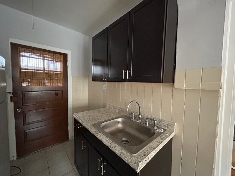 Building Photo - 4630 N Wolcott Ave