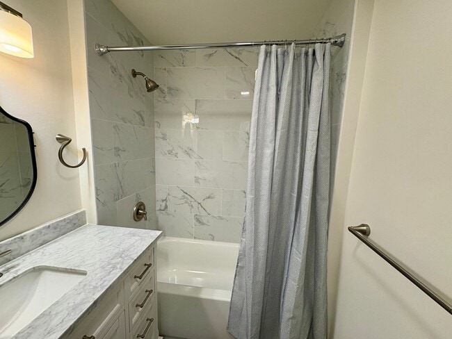 Building Photo - Darling Fully Remodeled Two Bedroom with G...