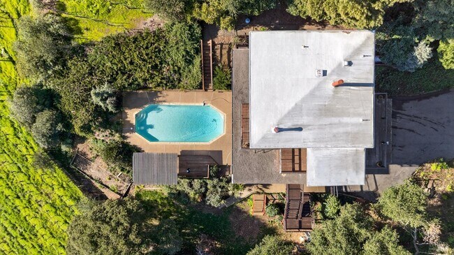 Building Photo - 2299 Sobre Vista Rd