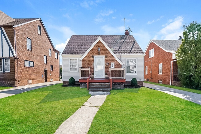 Building Photo - 19430 Monterey Ave