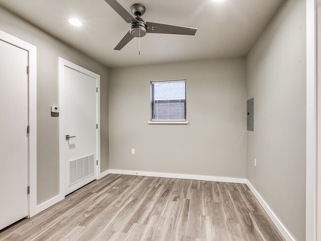 Building Photo - 2501 N Blackwelder Ave