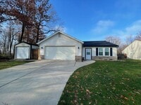 Building Photo - 3 Bedroom House W/ Updates!