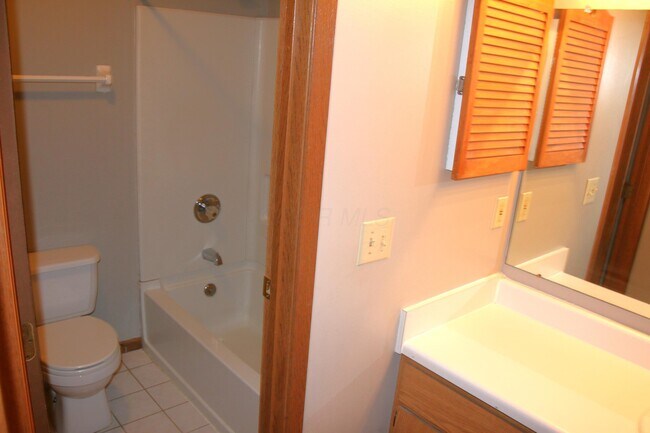 Building Photo - 3130 Castlebrook Ave