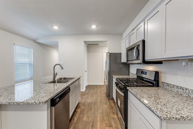 Building Photo - 250 Granary Dr