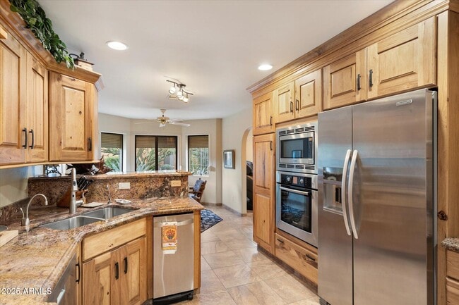 Building Photo - 25409 N Quail Haven Dr