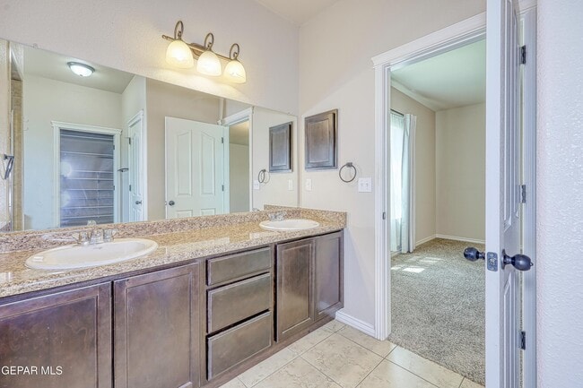 Building Photo - 5601 Valley Maple Dr