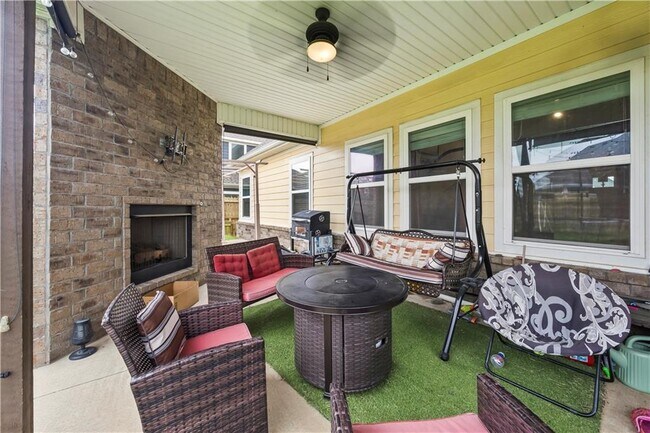 Building Photo - 1041 Silver Maple St
