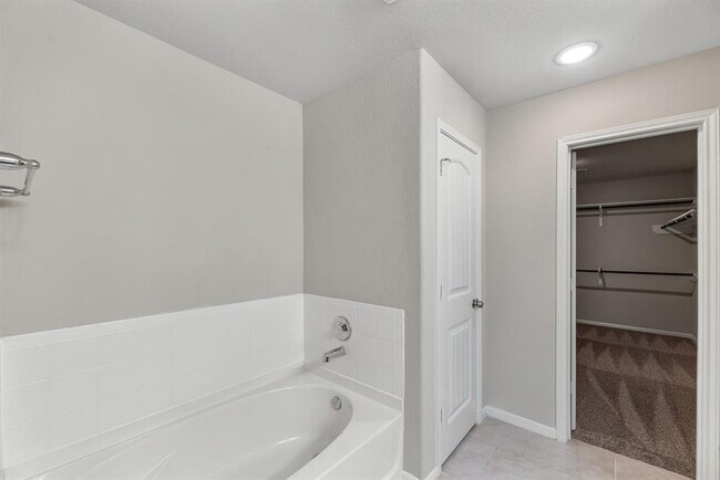 Building Photo - 29243 Jacobs River Dr