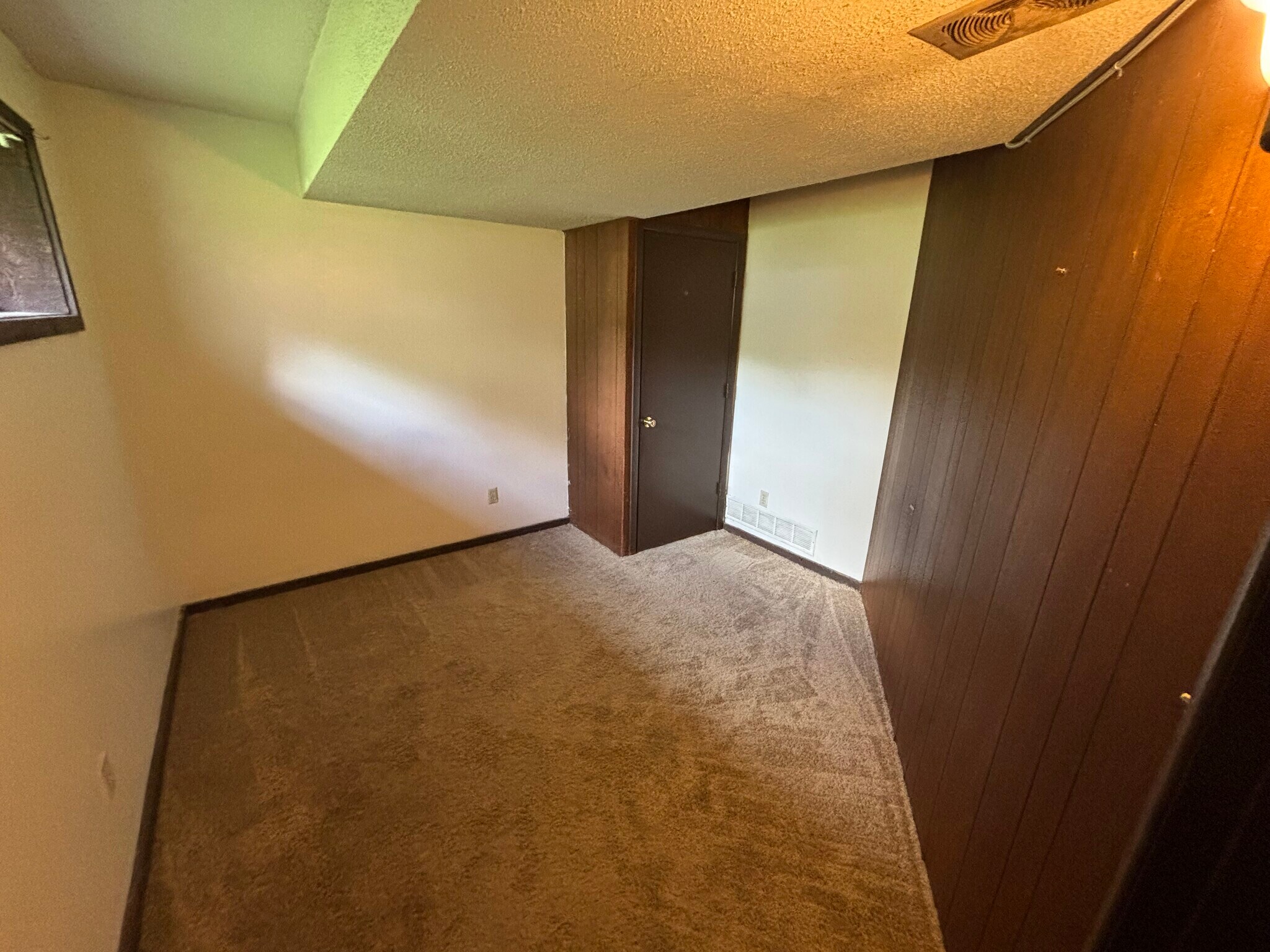 Building Photo - 3016 Alpine Dr