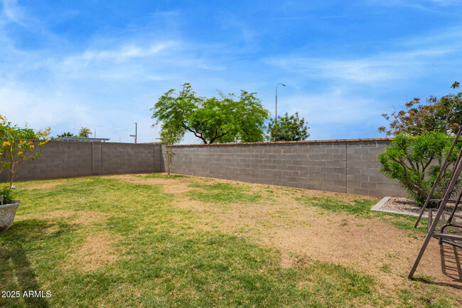 Building Photo - 5744 N 109th Ave