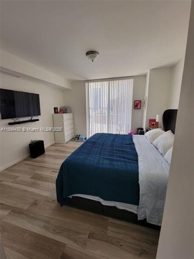 Building Photo - 50 Biscayne Blvd