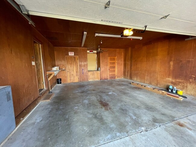 Building Photo - 1004 Cottonwood St