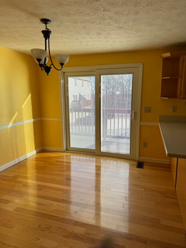 Building Photo - 16 Highbridge Hill Rd