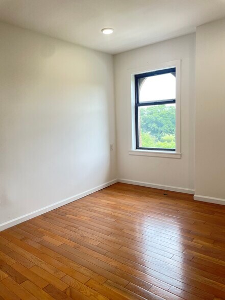 Building Photo - 4128 Parkside Ave