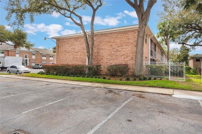 Building Photo - 4212 Lake Underhill Rd