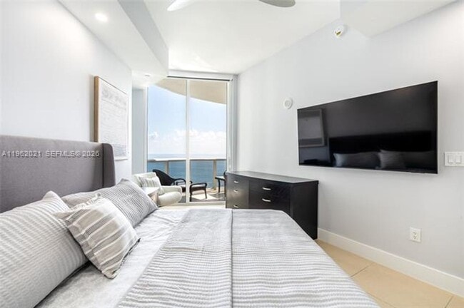 Building Photo - 15901 Collins Ave