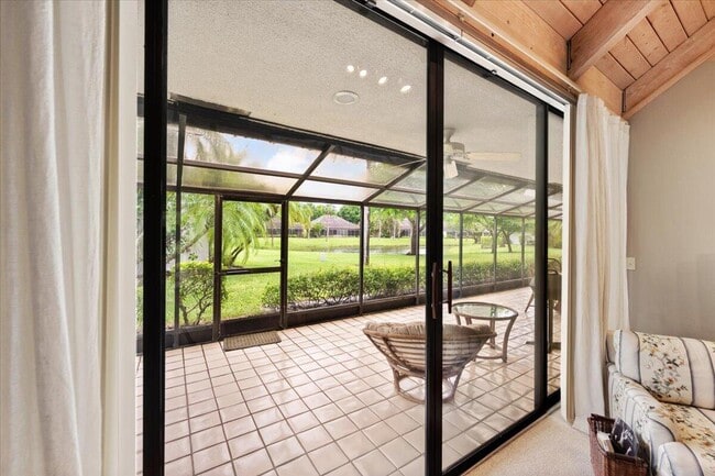 Building Photo - 11876 Pebblewood Dr