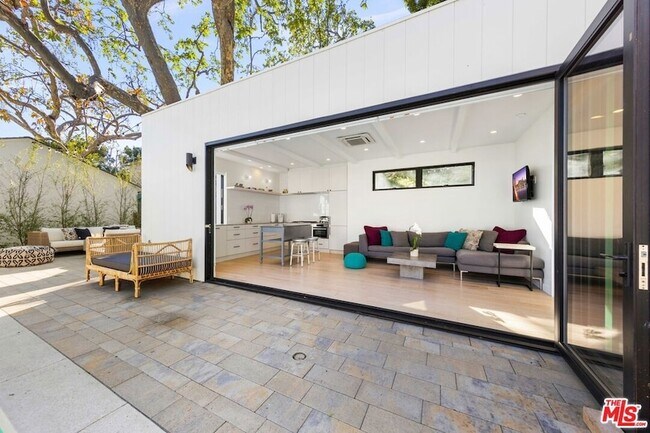 Building Photo - 2245 Canyon Dr