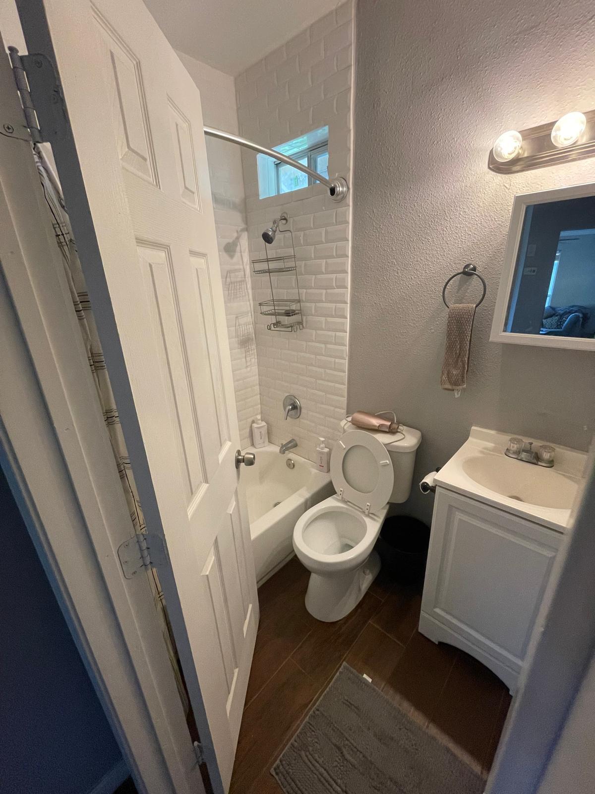 2 nd bathroom full - 204 E 30th St