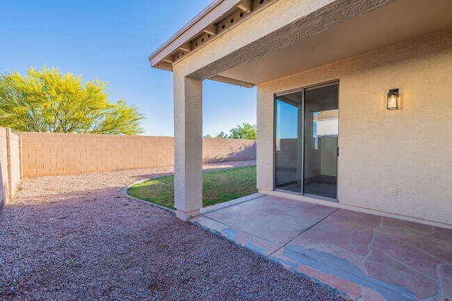 Building Photo - Move right in to your dream home!