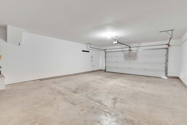 Building Photo - 175 Short Leaf Dr
