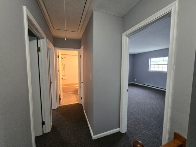 Building Photo - 170 Roberts St
