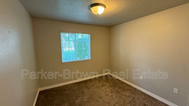 Building Photo - 1249 W 110 N