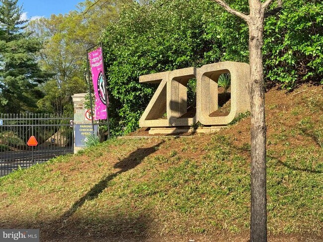 Building Photo - 1616 Kilbourne Pl NW