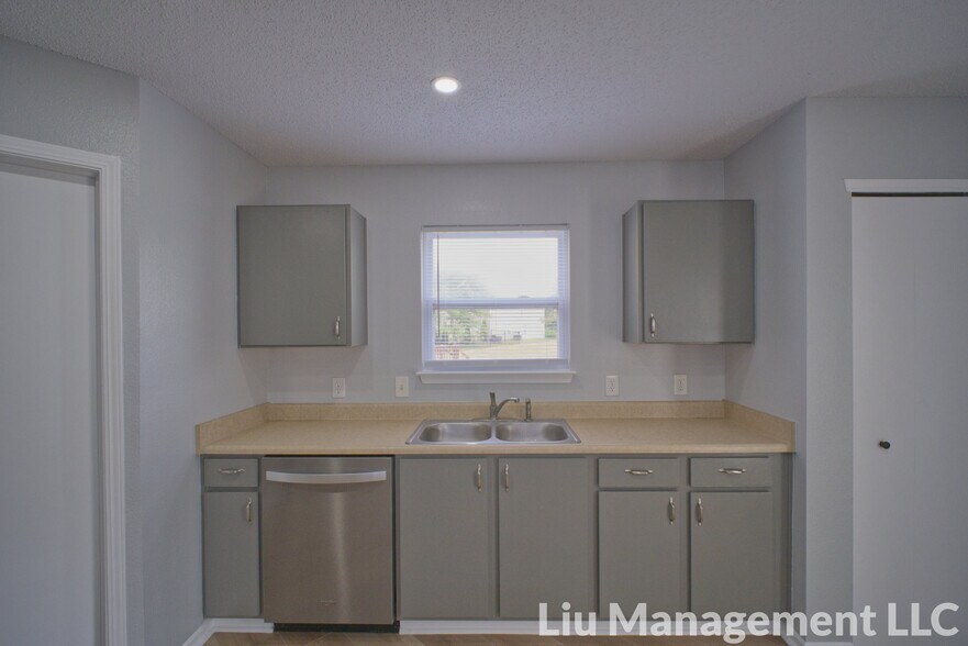 Building Photo - 10020 Olympic Cir