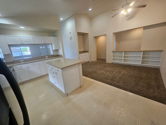 Building Photo - 3-2 bedroom home in the legend Maui Lani