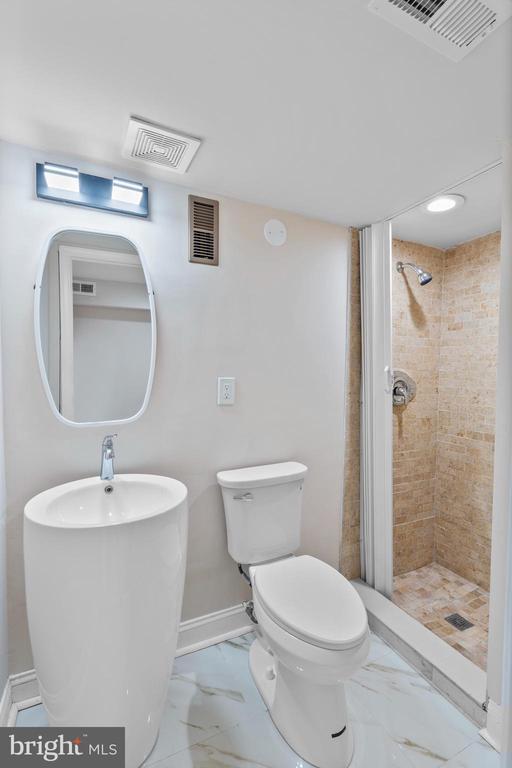 Building Photo - 919 Stiles St