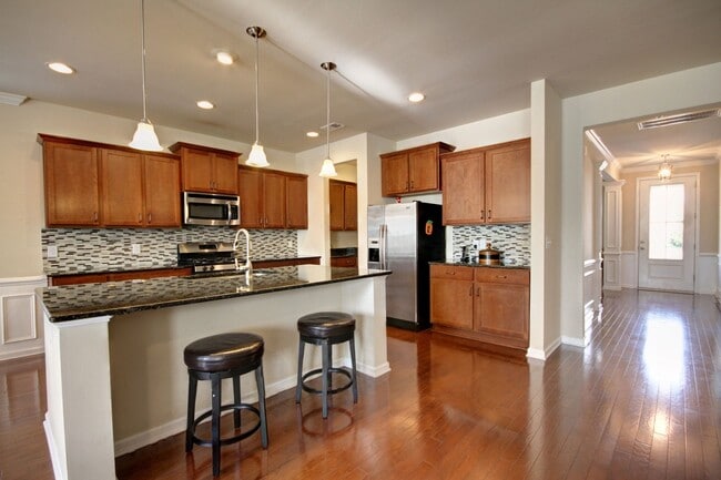 Building Photo - Stunning 4 bedroom in Park West - Mt. Pleasant