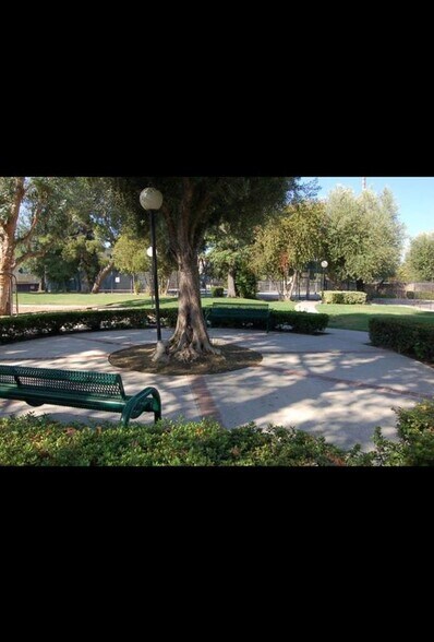 Building Photo - 7651 Reseda Blvd