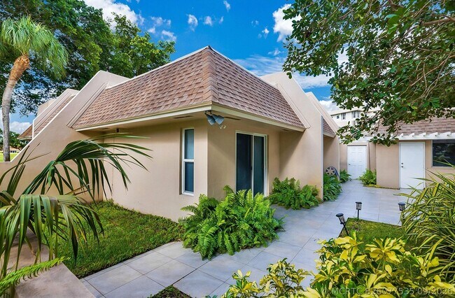Building Photo - 3759 Oaks Clubhouse Dr
