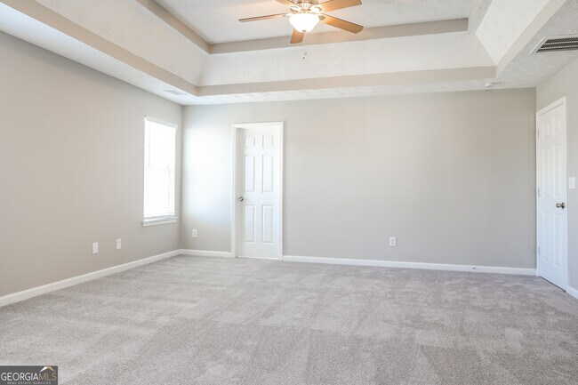 Building Photo - 250 Shadowbrooke Dr