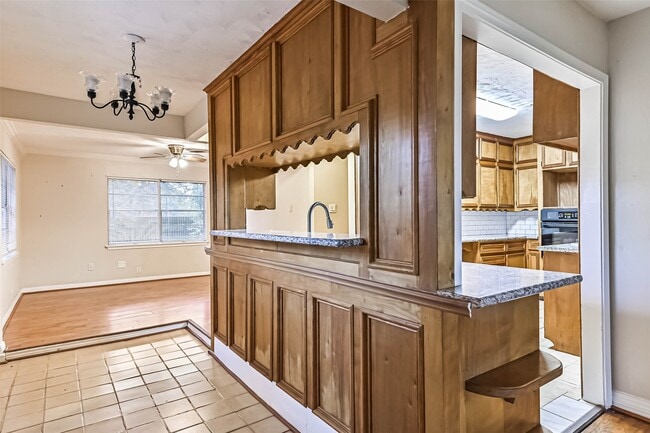 Building Photo - 6425 N Ridgecrest Dr