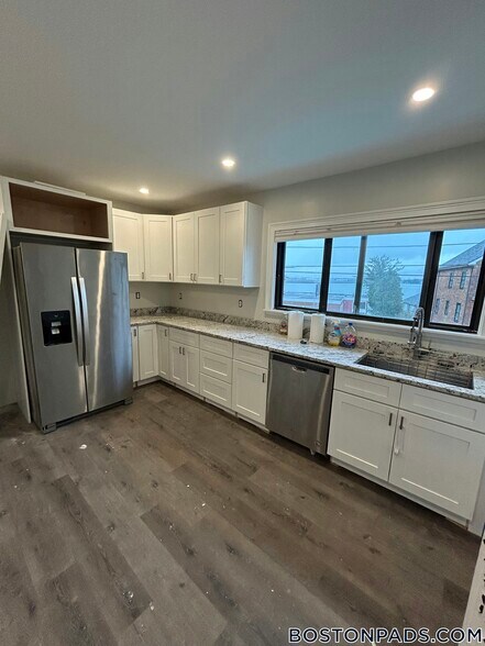 Building Photo - 6 Edgehill Rd