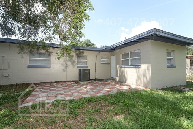 Building Photo - 4 Bed 1 Bath with Carport - Completely Rem...