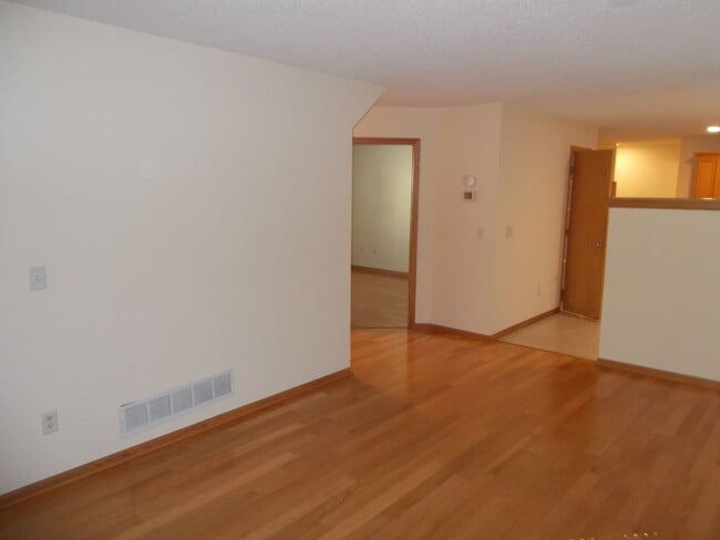 Building Photo - 1020 Stinson St