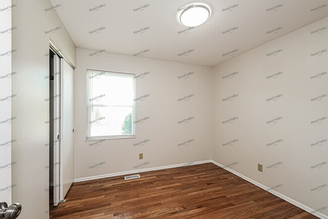 Building Photo - 2920 Mallard Dr