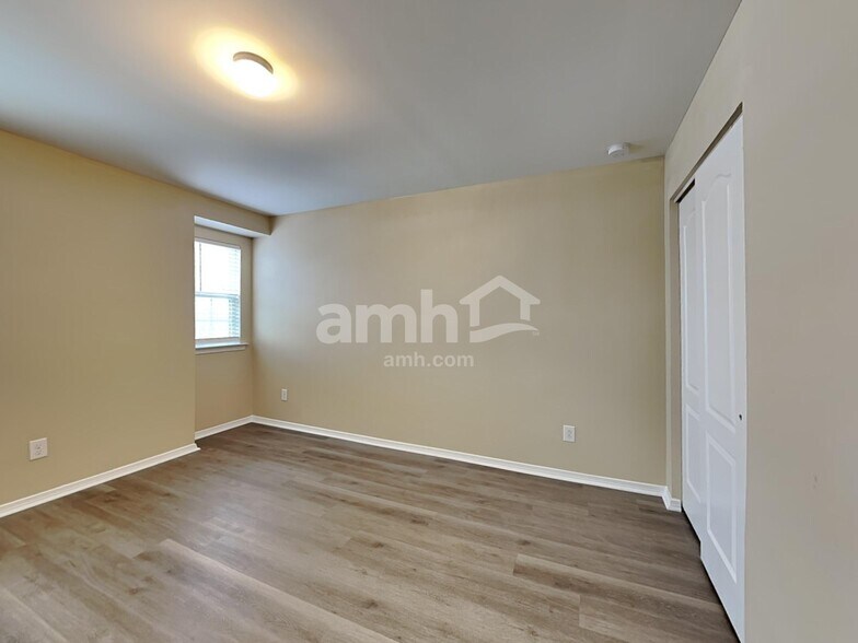 Building Photo - 84 Yarmouth Dr