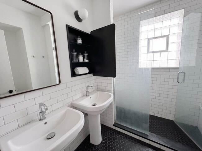 Building Photo - 1392 Waveland, LLC
