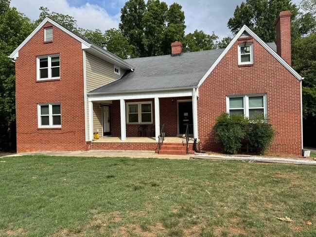 Building Photo - 744 Crescent Dr