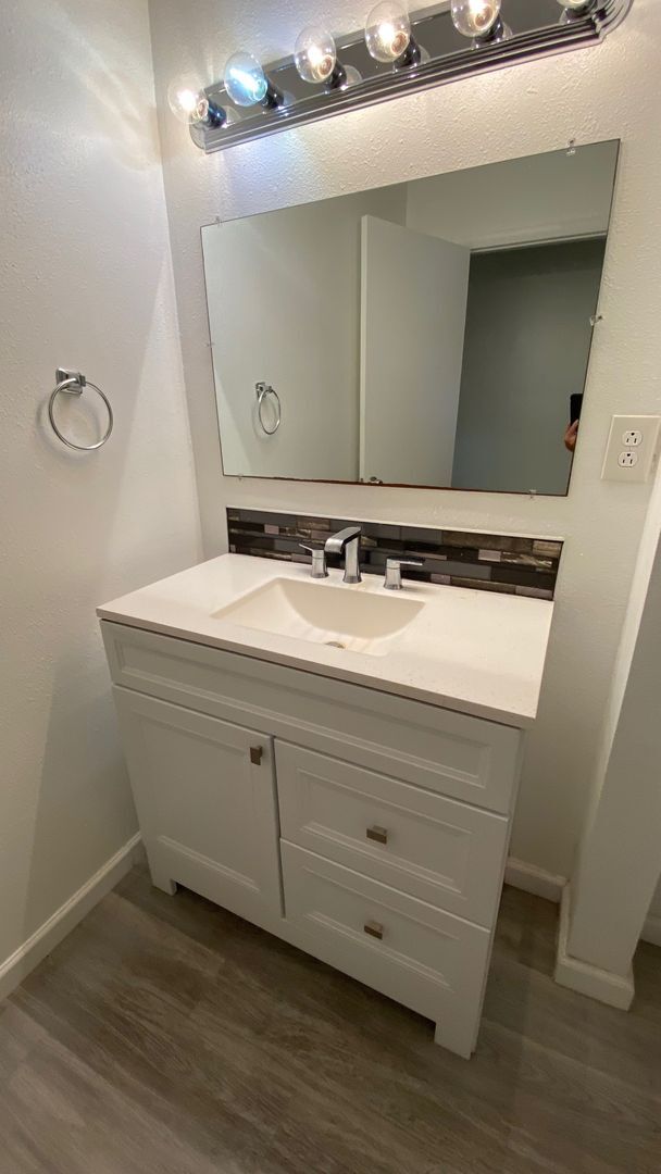 Building Photo - Spectacular Lakeview Home ~ 3 Bed or 2 Bed...