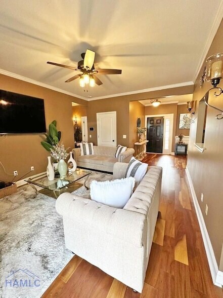 Building Photo - 1102 Sara Ln