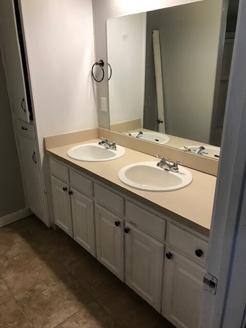 Building Photo - 46 Private Rd 51321