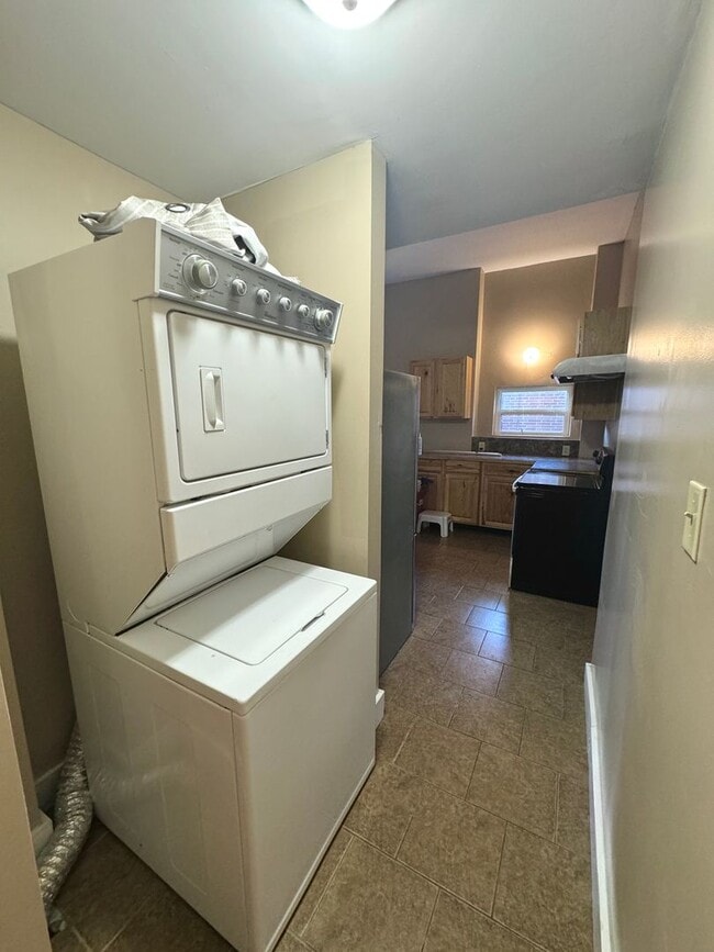Building Photo - 6 Bedroom / 2 Bathroom House - NEXT TO SEMO's CAMPUS, LARGE YARD, INTERNET INCLUDED
