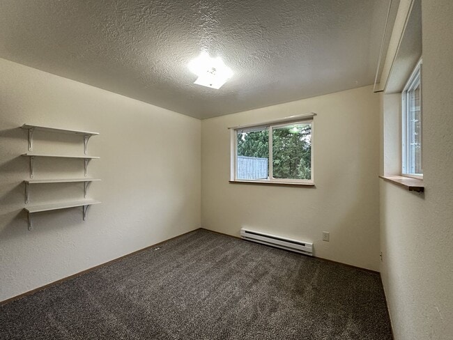 Building Photo - Charming 3-Bed Townhouse in Quiet Neighborhood Across from Park!